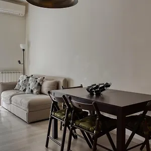 altido-vibrant-2bed-apt-with-parking-and-balcony.italymilanhotels.net/